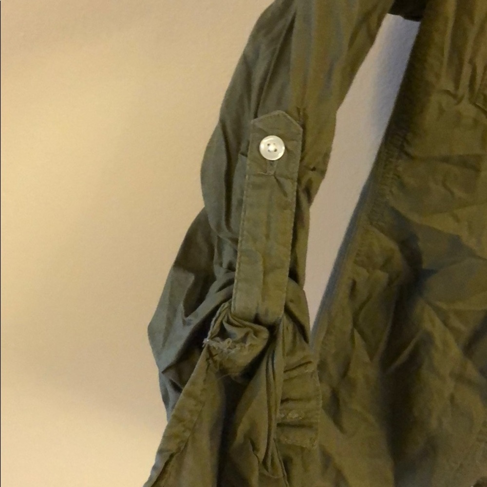 Green button down - Picture 2 of 4